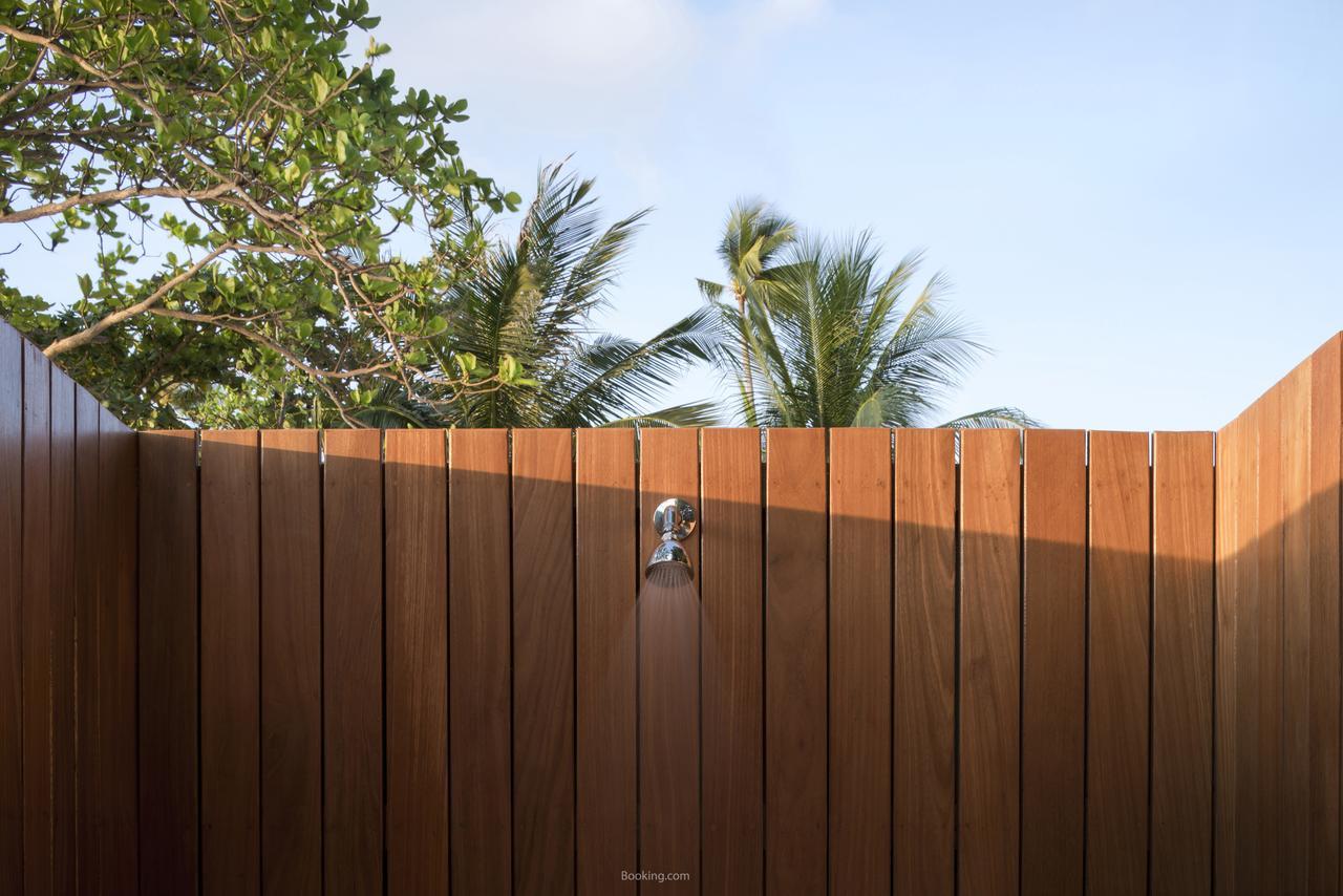 Sala Samui Chaweng Beach Resort Esterno foto Outdoor shower at a beach resort